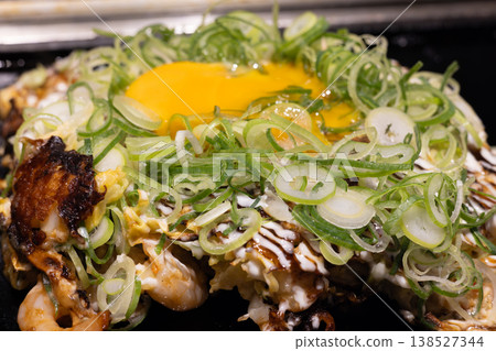 美味的御好燒配九條蔥 美味的御好燒配九條蔥 138527344