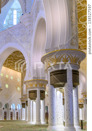 The very beautiful interior of the Sheikh Zayed Grand Mosque in Abu Dhabi 138527597
