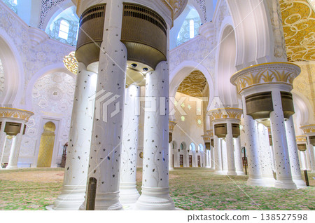 The very beautiful interior of the Sheikh Zayed Grand Mosque in Abu Dhabi 138527598
