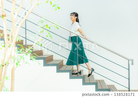 Young lady's portrait 138528171