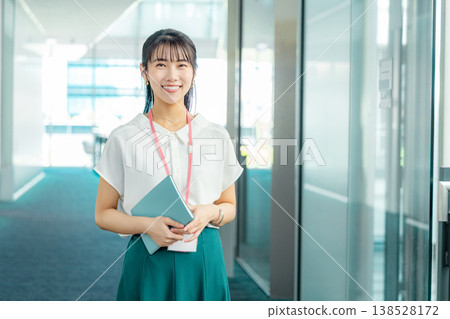 Business woman 138528172