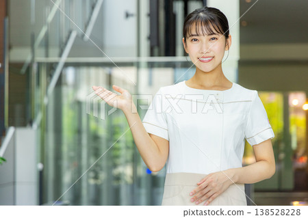 年輕女子,接待員,美女形象 年輕女子,接待員,美女形象 138528228