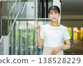 年輕女子，接待員，美女形象 138528229