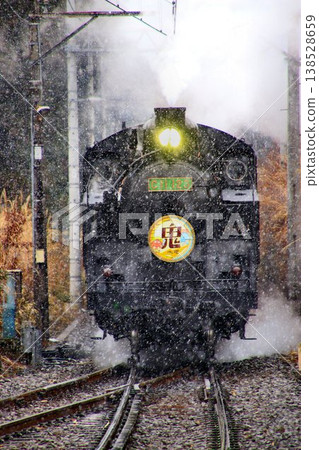 A powerful run through the snow-covered Kinugawa River... [SL Daiki] C11123 138528659