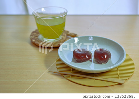 In summer, chilled kuzu mochi is delicious. In summer, chilled kuzu mochi is delicious. 138528683