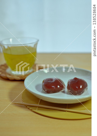 In summer, chilled kuzu mochi is delicious. In summer, chilled kuzu mochi is delicious. 138528684