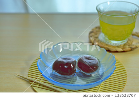 In summer, chilled kuzu mochi is delicious. In summer, chilled kuzu mochi is delicious. 138528707