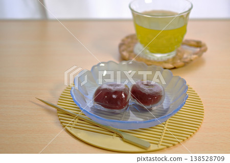 In summer, chilled kuzu mochi is delicious. In summer, chilled kuzu mochi is delicious. 138528709