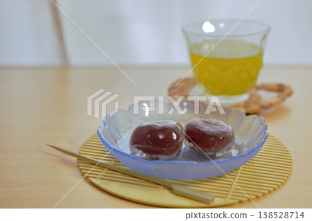 In summer, chilled kuzu mochi is delicious. In summer, chilled kuzu mochi is delicious. 138528714