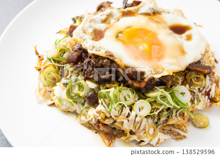 Delicious Kujo green onion and beef tendon okonomiyaki Delicious Kujo green onion and beef tendon okonomiyaki 138529596