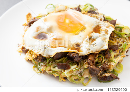 Delicious Kujo green onion and beef tendon okonomiyaki 138529600