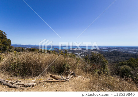 Mount Fuji, Lake Hamana, the buildings of Hamamatsu City, and the Pacific Ocean as seen from the summit of Jinsekiyama. Mount Fuji, Lake Hamana, the buildings of Hamamatsu City, and the Pacific Ocean as seen from the summit of Jinsekiyama. 138529840
