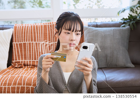 Woman making online payment with smartphone 138530554