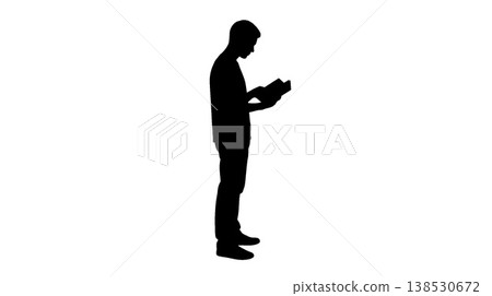 一個人讀一本書的剪影 138530672