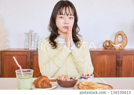 A young woman's lifestyle: putting her hands together before breakfast A young woman's lifestyle: putting her hands together before breakfast 138530813