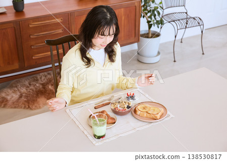 A young woman's lifestyle enjoying a healthy breakfast A young woman's lifestyle enjoying a healthy breakfast 138530817