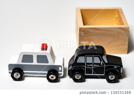 圖片顯示酒駕事件涉及警車和乘用車。 圖片顯示酒駕事件涉及警車和乘用車。 138531169