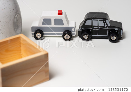 圖片顯示酒駕事件涉及警車和乘用車。 圖片顯示酒駕事件涉及警車和乘用車。 138531170