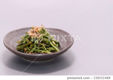 蕨菜沙拉(沖繩蕨菜佐日式高湯)-春山野蔬菜料理 蕨菜沙拉(沖繩蕨菜佐日式高湯)-春山野蔬菜料理 138531489