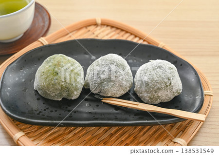 手工日式點心:草餅(艾草年糕) 手工日式點心:草餅(艾草年糕) 138531549