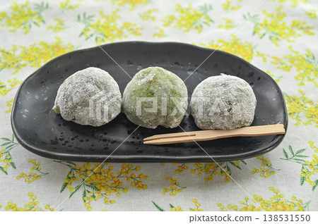 手工日式點心:草餅(艾草年糕) 手工日式點心:草餅(艾草年糕) 138531550