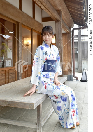 A young woman in a yukata 138531769