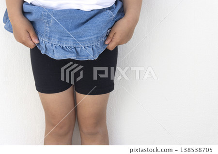 Lower body of a girl wearing leggings under her skirt (5 years old, Japanese, face not shown) Lower body of a girl wearing leggings under her skirt (5 years old, Japanese, face not shown) 138538705