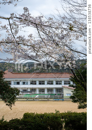 An old and very beautiful building in Okayama prefecture, Japan 138538736