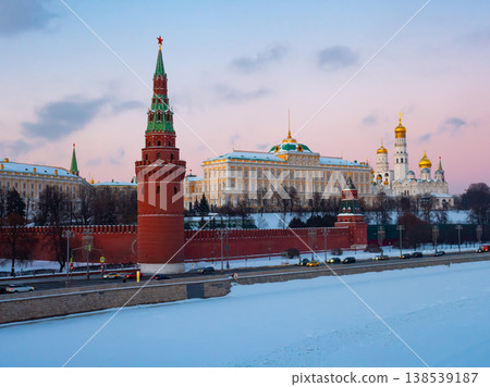 Moscow embankment near Moskva River with Kremlin at sunset in winter 138539187