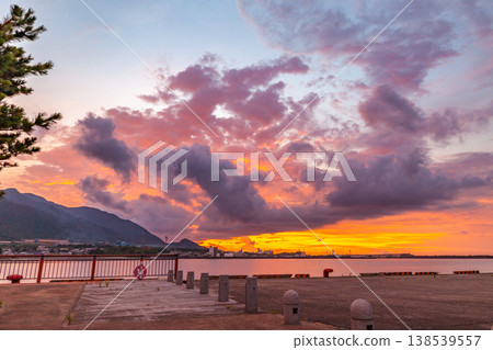 Evening view of Yakushima, the "Alps of the Ocean," with fiery crimson clouds (Summer) Evening view of Yakushima, the "Alps of the Ocean," with fiery crimson clouds (Summer) 138539557