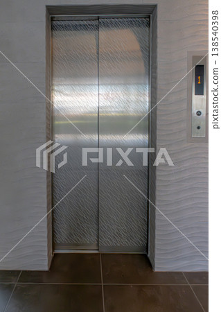 Elevator Elevator 138540398