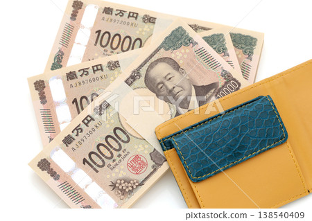 成捆的現金和錢包 138540409