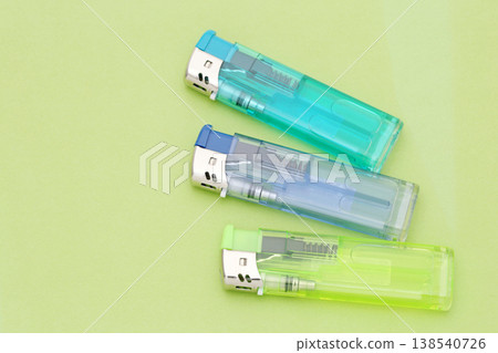 100 yen lighter 138540726