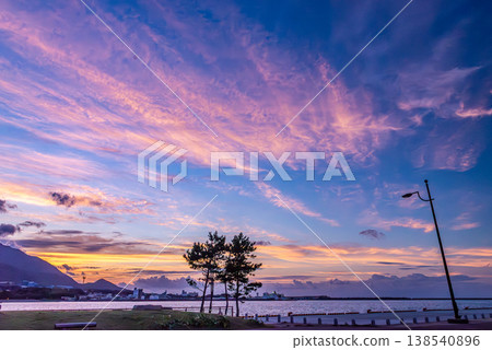 Yakushima, the island where gods reside: Sunset at Miyanoura Port (Summer) 138540896