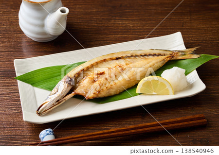 烤乾梭魚 138540946