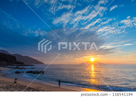 永田稻中濱海龜築巢地，日落景色，屋久島（神靈居住地）（夏季） 138541194