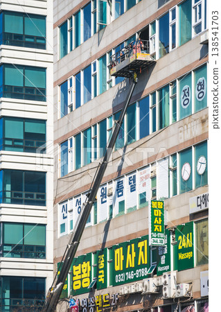 韓國仁川的建築物清潔服務 138541703