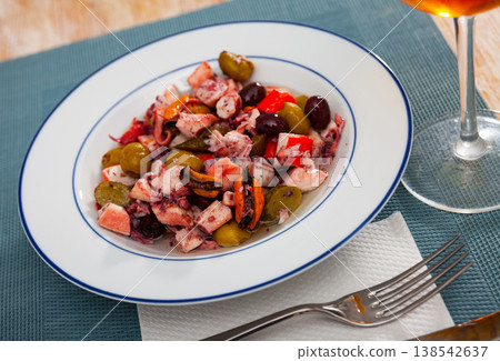 Traditional Spanish seafood salpicon - cold salad from mix of seafood 138542637
