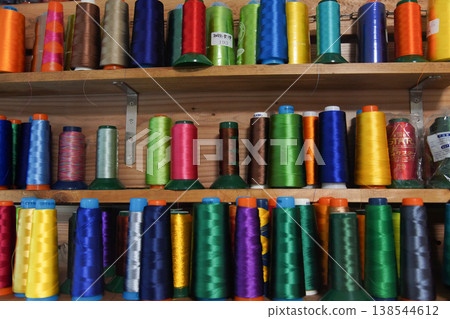 很多繡線排成一排 138544612