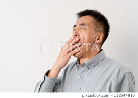 A senior man in casual clothes standing – a lifestyle image. 138544910