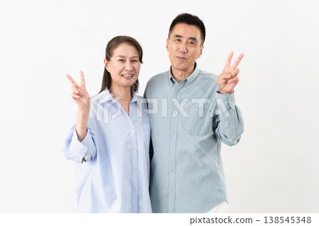 Standing poses of senior women and men in casual clothes: Lifestyle image Standing poses of senior women and men in casual clothes: Lifestyle image 138545348