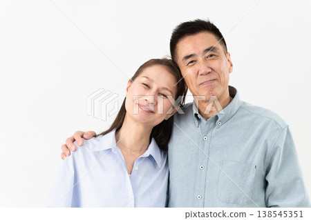 老年男女身著休閒服的站姿：生活方式圖片 138545351