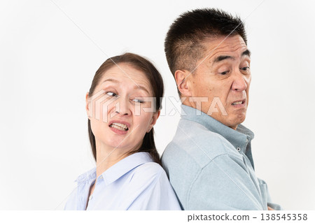Standing poses of senior women and men in casual clothes: Lifestyle image 138545358