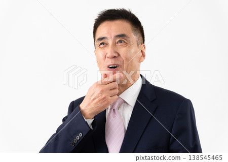 身著西裝的老年男性:商務形象 身著西裝的老年男性:商務形象 138545465
