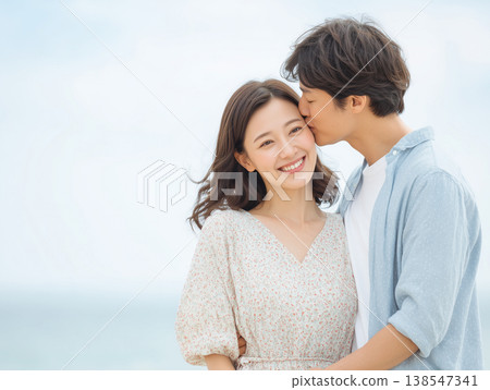 Romantic moments for couples spending time on the beach 138547341