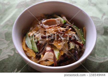 雞胸肉黃瓜粉絲沙拉 雞胸肉黃瓜粉絲沙拉 138549444