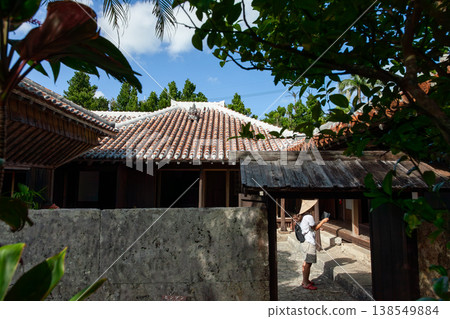 The Hinpun and red roof tiles of the Nakamura family residence The Hinpun and red roof tiles of the Nakamura family residence 138549884