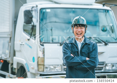 Energetic middle-aged truck driver Energetic middle-aged truck driver 138550414