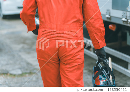 Truck mechanic 138550431