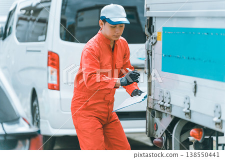 Truck mechanic Truck mechanic 138550441